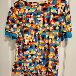 NWT SHORT SLEEVE V-NECK GEOMETRIC TOP